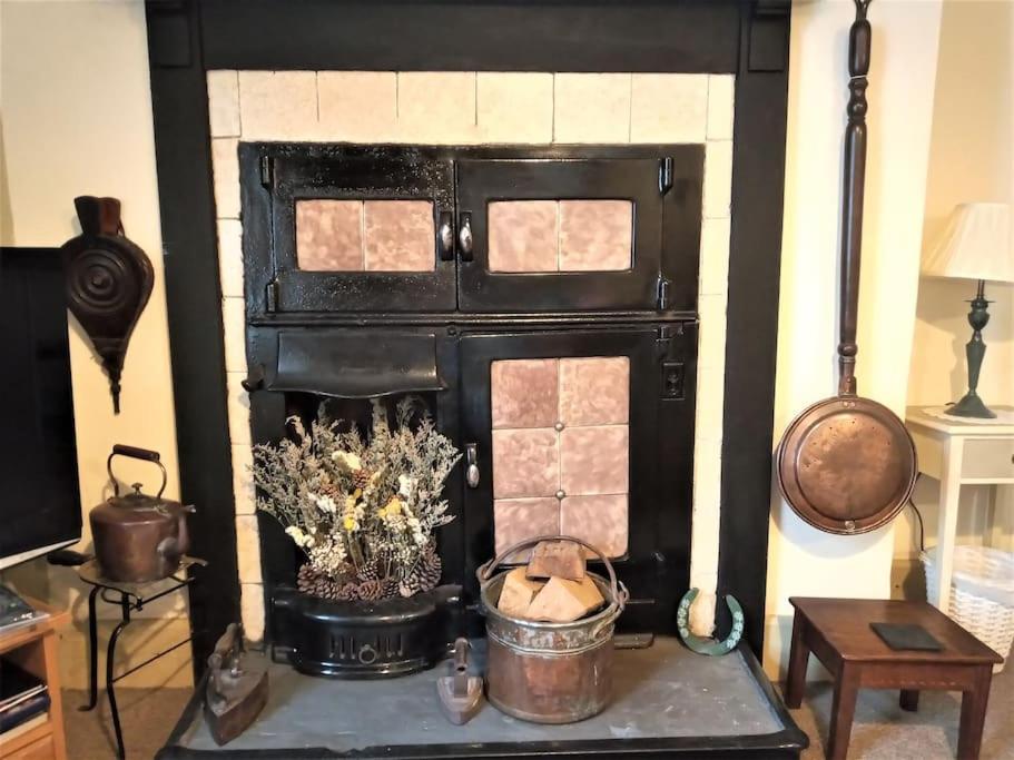 Ty Hen - Quirky Grade II Listed Cottage Blaenau Ffestiniog Exterior photo