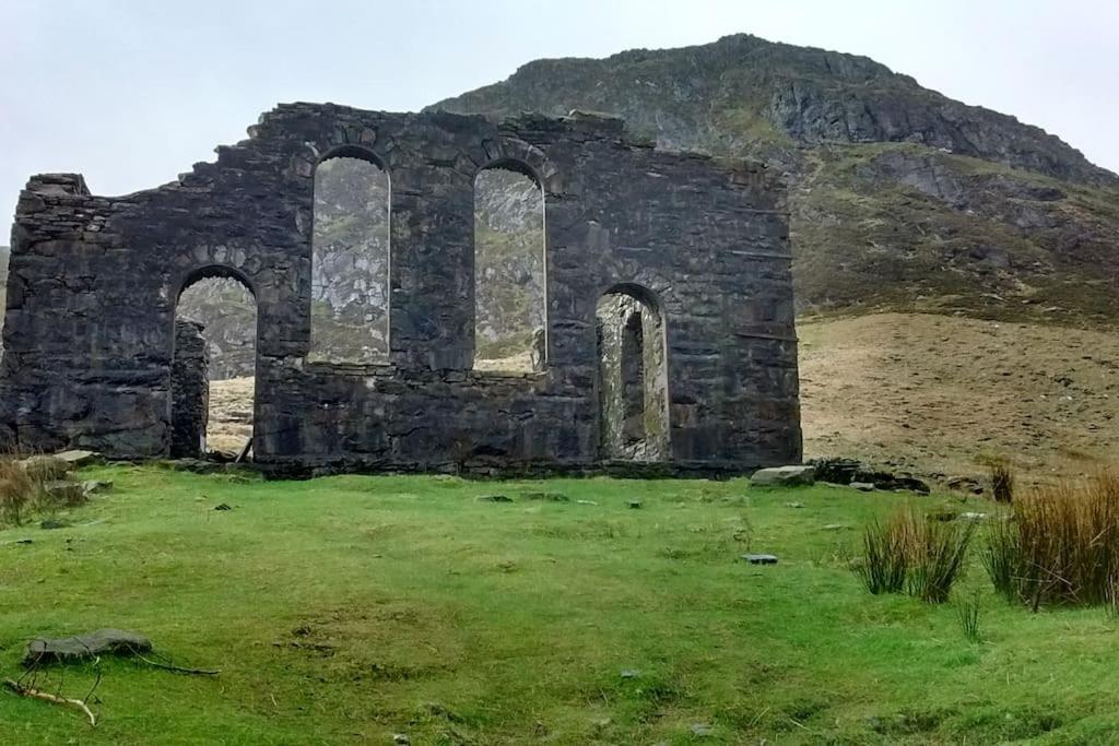 Ty Hen - Quirky Grade II Listed Cottage Blaenau Ffestiniog Exterior photo